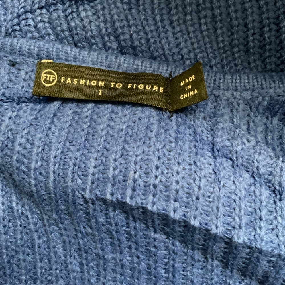 Fashion to Figure dark blue sweater with front knot. NWT. Size 1X - Picture 6 of 7